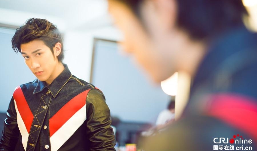 ����͢���䷢��͹�Ծ������ �͵����˫�����С�