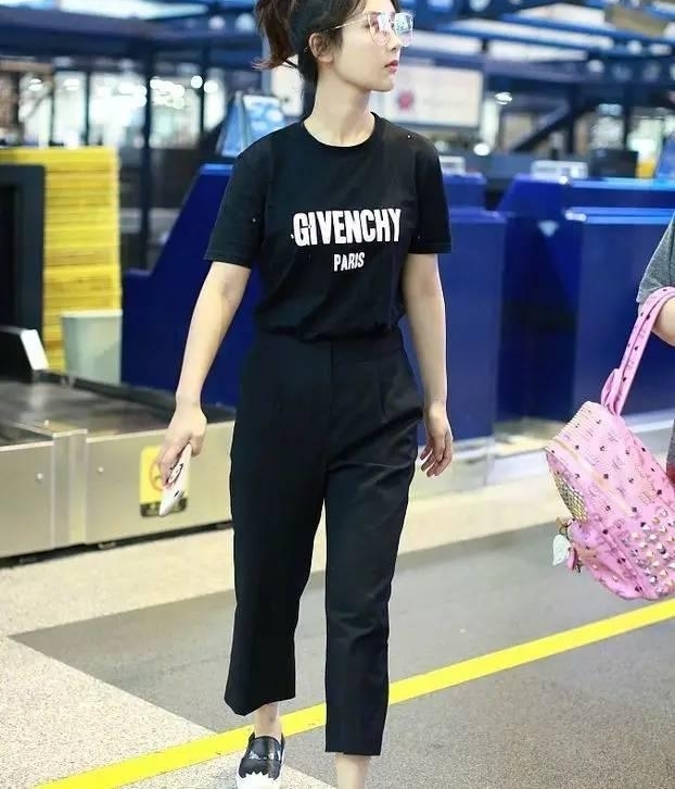 �ڻ����ܴ���ɫ�˶������������ʵ�Ů���� Ҳֻ��������