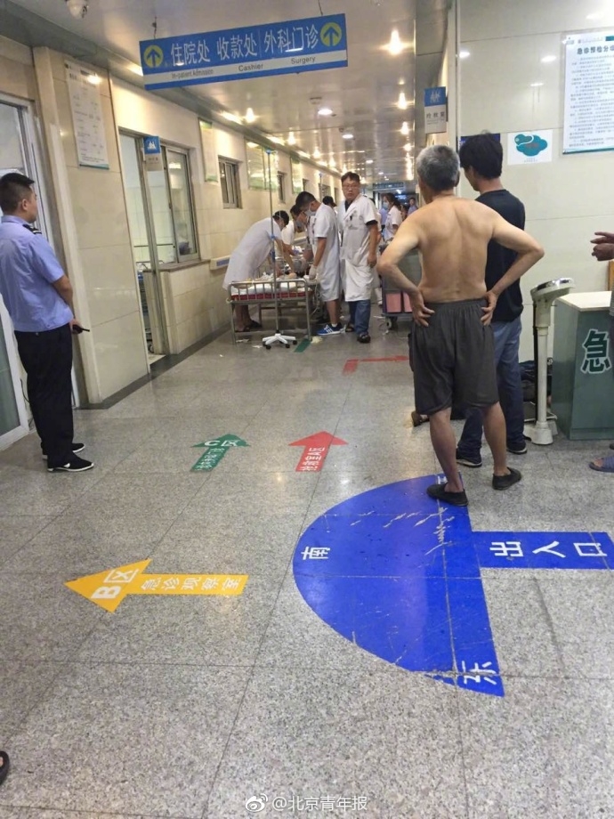 男子驾车带5个孩子冲进水库溺亡 疑因家庭压力大自杀
