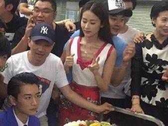 ��ά����ҹ���ƹ������� Ů�����������ʿ?