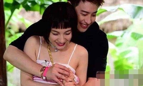 ����ر������������ĿŮ�����Ƿ�᲻���ˣ�