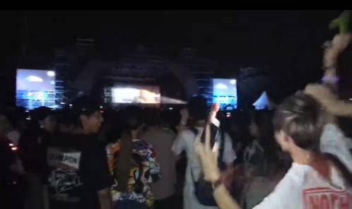 �¹�ϣ��̨�ݳ� ֱ�����ֳ����Ա�ɽ���˿�ߴ�