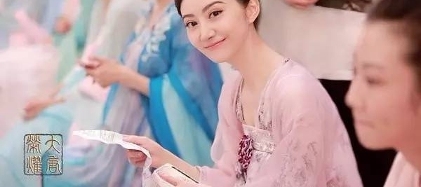 Խ����վ��ѡ��ÿ��Ĺ������Ӿ磬��һ����Ȼ����