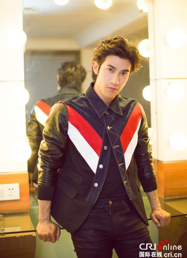 ����͢���䷢��͹�Ծ������ �͵����˫�����С�