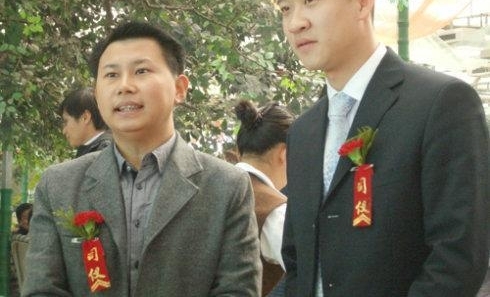 ���ƽ���ӵ��լ��ͬ���뿪���¸٣�����ΰ���ǳ�����