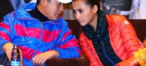 ��СŮ����ʶ3������飬Ϊ���ݾ�����գ�����������ӱ����