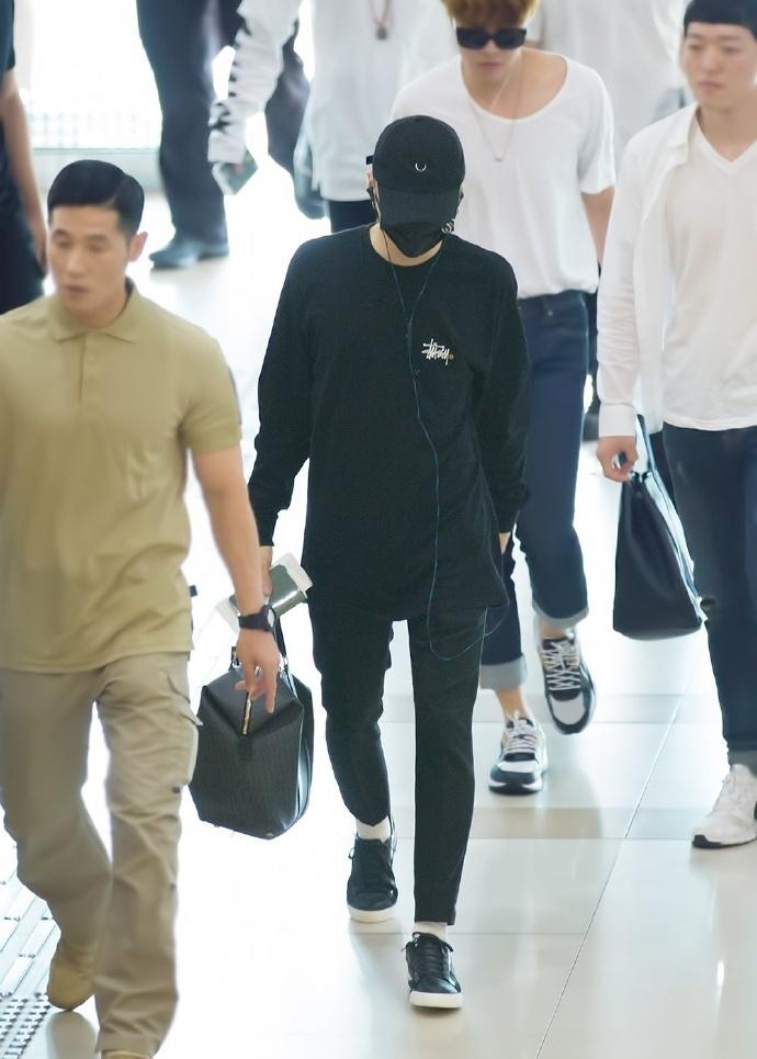 �ɫj�� | SUGA | ���������� ����all black�Ŀ���