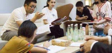 �����Ǵ�2�������Angelababy���ݣ�����������һ������