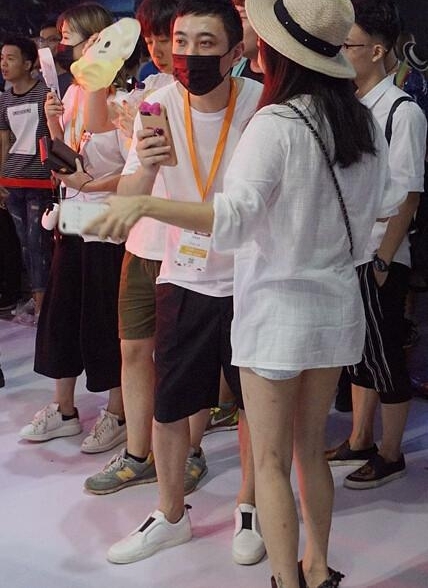 ñŮ˼ ؼʱߴŮ绻µͦ