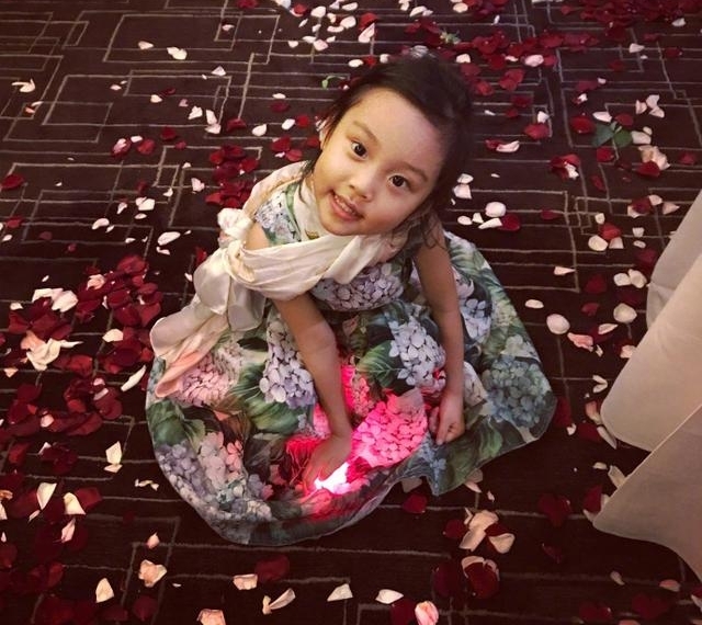 ��С贻�ˮ�б�������һ�ѱ����Ϲ���MAX�������������ܰ�Ҹ�