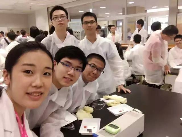 浙江最牛录取通知书寄到!北大降200分要这个男孩