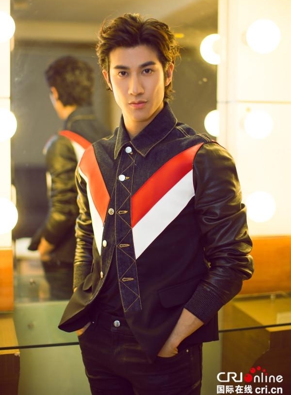 ����͢���䷢��͹�Ծ������ �͵����˫�����С�