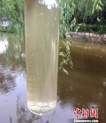 �ٷ���Ӧ�����ų�ˮԴ�䡰ţ�̳ء����ѵ��� �����ˮɫͻ��