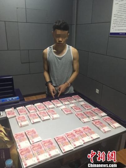 ���ӽ�30��ٱҲ��������� �񾯲��ظ���·�����߾��