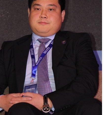 最年轻的80后富豪之一,30岁,千亿身家,有个漂亮老婆是歌手