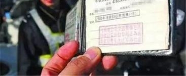 警察叔叔提醒广大车主,看看你的驾驶证日期