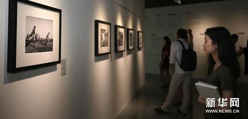 罗伯特·卡帕影像回顾展在深圳开幕