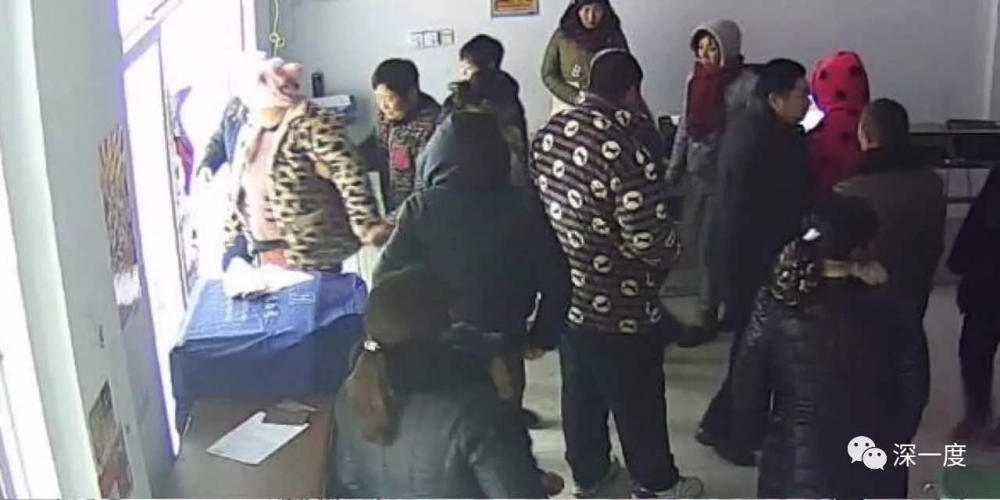 大妈讨债团被认定涉黑后 河南又现艾滋病“讨债人”