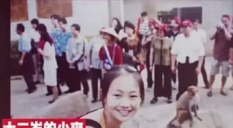 郑爽可爱童年照曝光,可俏皮可淑女萌劲十足(图)