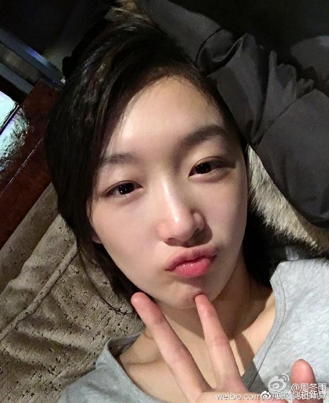 女明星素颜照,只服周冬雨!邻家小姐姐的Feel,自然干净!