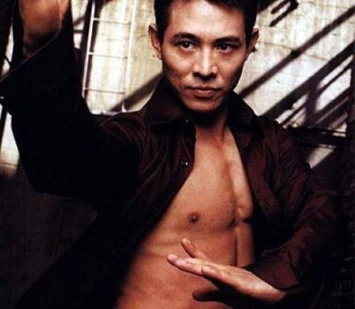 54岁李连杰面容憔悴不堪,下半生瘫痪竟没有人同情,甚是可怜呦