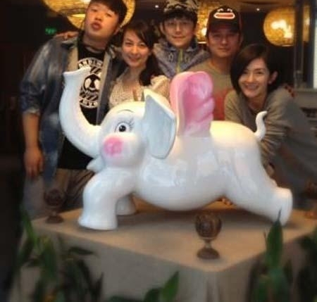 郑爽的炸鸡店价格亲民还被砸?baby家两杯奶昔却卖到上百块!