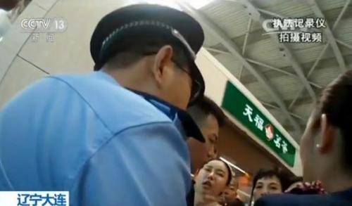 辽宁大连一航班延误 旅客维权过激被拘留