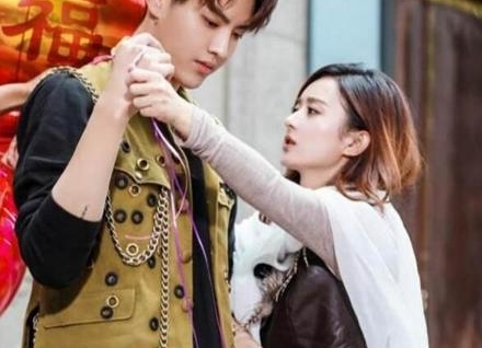 有理有据!福尔摩斯网友:佟丽娅有新欢,赵丽颖非单身?