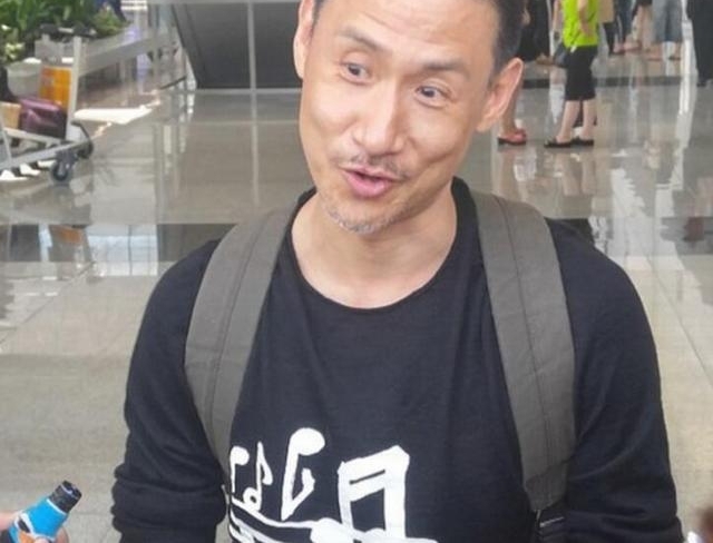 同是香港娱乐圈的天王,因竞争关系拒绝同台,即便老了依旧有魅力