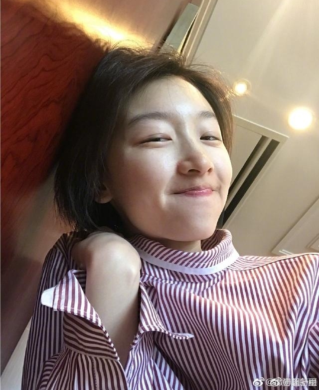 女明星素颜照,只服周冬雨!邻家小姐姐的Feel,自然干净!