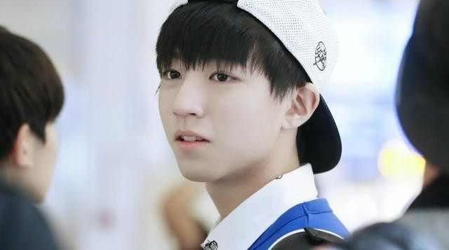 12位明星戴反帽子造型,谁更有潮气十足?