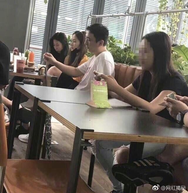 豆得儿正式下线?王思聪新欢曝光 气质很网红