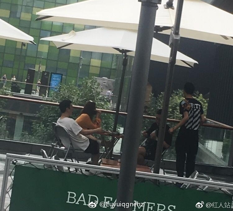 豆得儿正式下线?王思聪新欢曝光 气质很网红