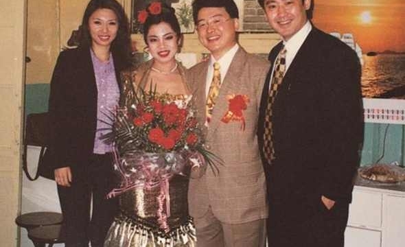 她曾经嫌弃吴秀波穷,现在吴秀波非常出名,后悔都来不及了