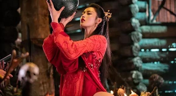 这个暑假名字带狼的电影都赚翻了,模仿捉妖记的电影死的老惨了