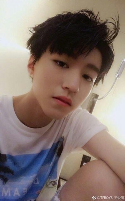 演艺圈风起云涌,新晋男神层出不穷!不仅颜值高演技好人气很棒棒