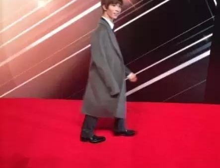 郭敬明被路人偷拍,瞬间明白为何他会被叫小金人,他是真的小啊