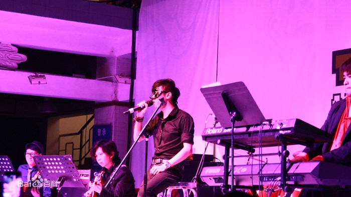 回音哥真面目被网友曝光 面具下的庐山真面目