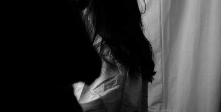 Angelababy新造型撞脸郑爽,左脸被发现肿起一块小包