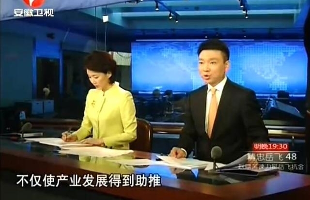 央视主持康辉首次回应,新闻联播后做什么?原来真的不是吃饭!