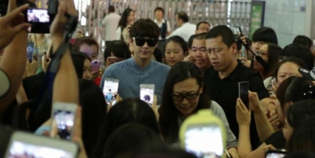 刘亦菲上个厕所大阵仗把张一山吓坏,蔡依林还要清场!