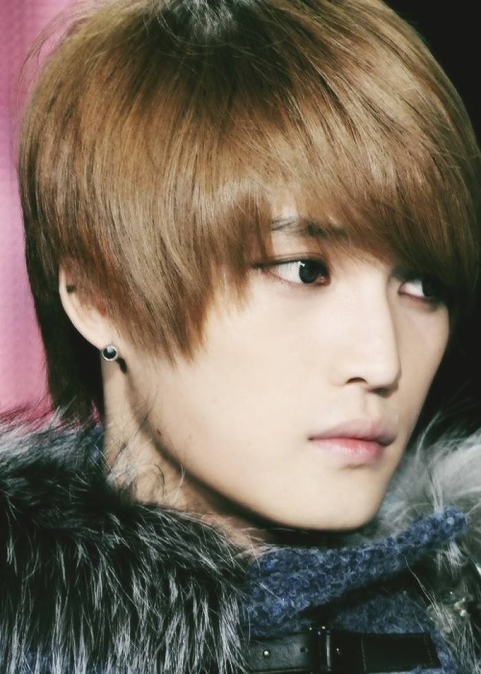 金在中整容前后图片 双眼皮真得后天长的?