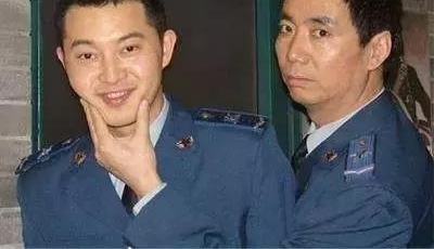 新人王一博捞到好角色,邓超佟大为却要跑龙套?贵圈还得靠背景!