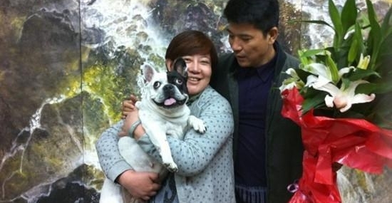 哥哥大导演妻子是名演员,他55岁成影帝,对患病妻子知恩图报