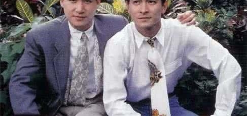 同是香港娱乐圈的天王,因竞争关系拒绝同台,即便老了依旧有魅力