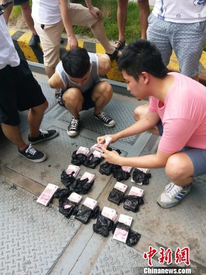 ���ӽ�30��ٱҲ��������� �񾯲��ظ���·�����߾��