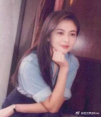 陈妍希晒与关之琳合影被骂心机重,看到她的手机壁纸我选择原谅她