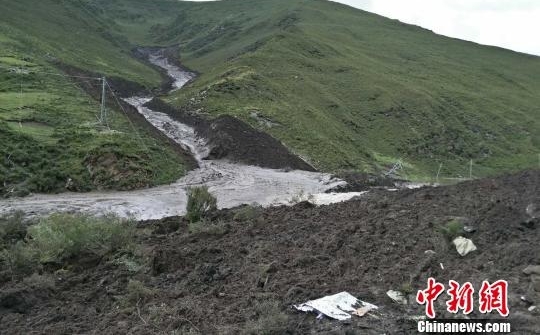 青海玛沁山体滑坡灾害 90余人被疏散600多人参与救援