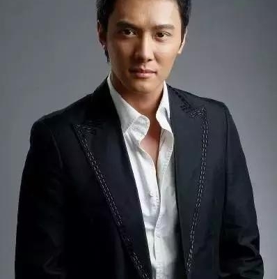 新人王一博捞到好角色,邓超佟大为却要跑龙套?贵圈还得靠背景!