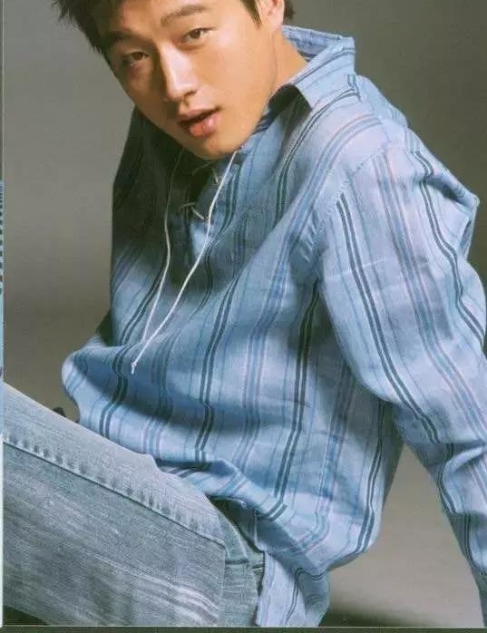 新人王一博捞到好角色,邓超佟大为却要跑龙套?贵圈还得靠背景!